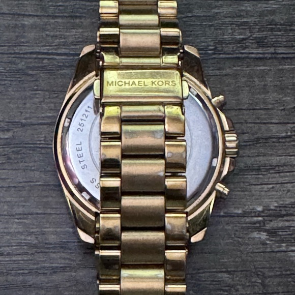 ✨ Michael Kors UNISEX Bradshaw Gold-Tone Chronograph Watch ✨ - Picture 4 of 10